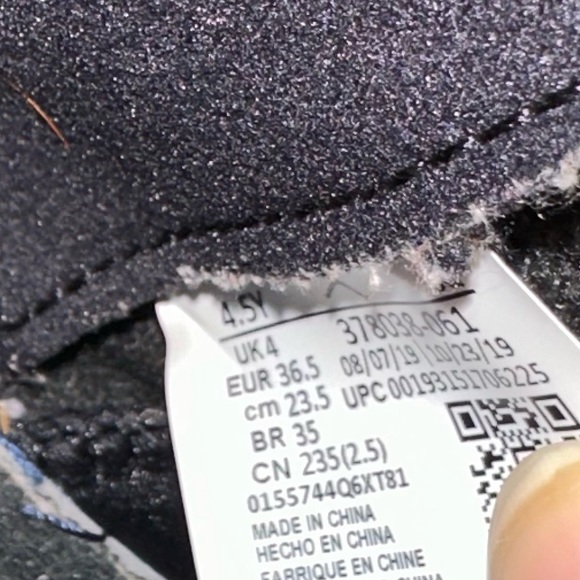 Kids Jordan 11 retro bred size 4.5y - Picture 6 of 7